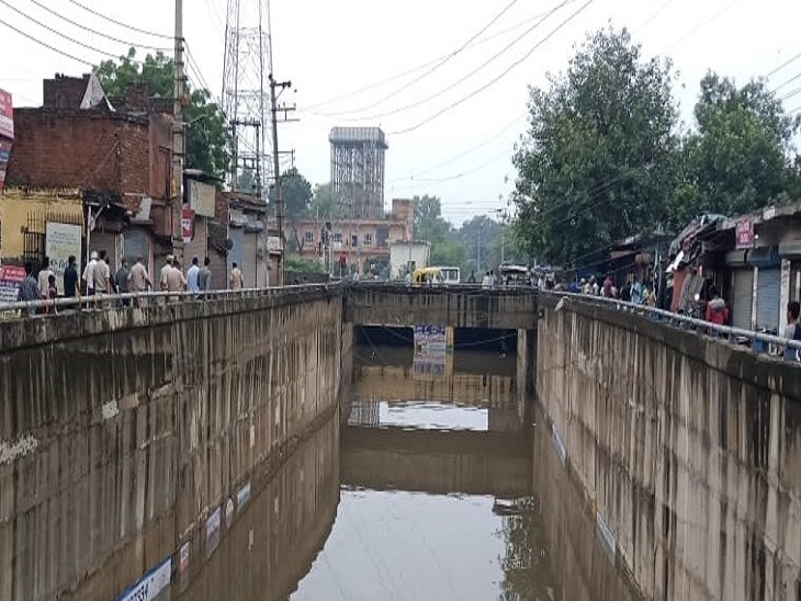 ओल्ड फरीदाबाद अंडरपास में भरा 35 फुट पानी, आम आवाजाही की गई बंद