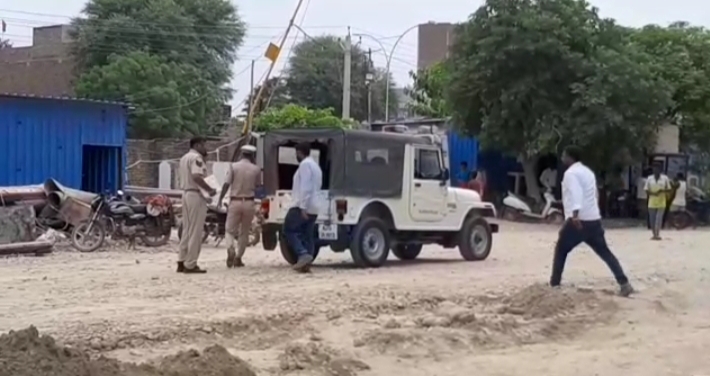 निर्माणाधीन मेडिकल कॉलेज में हादसे के बाद पहुंची पुलिस।