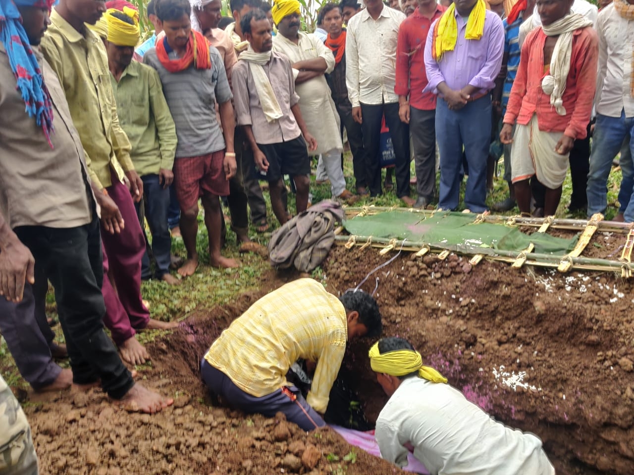 बालिका की हुई अंत्येष्टि