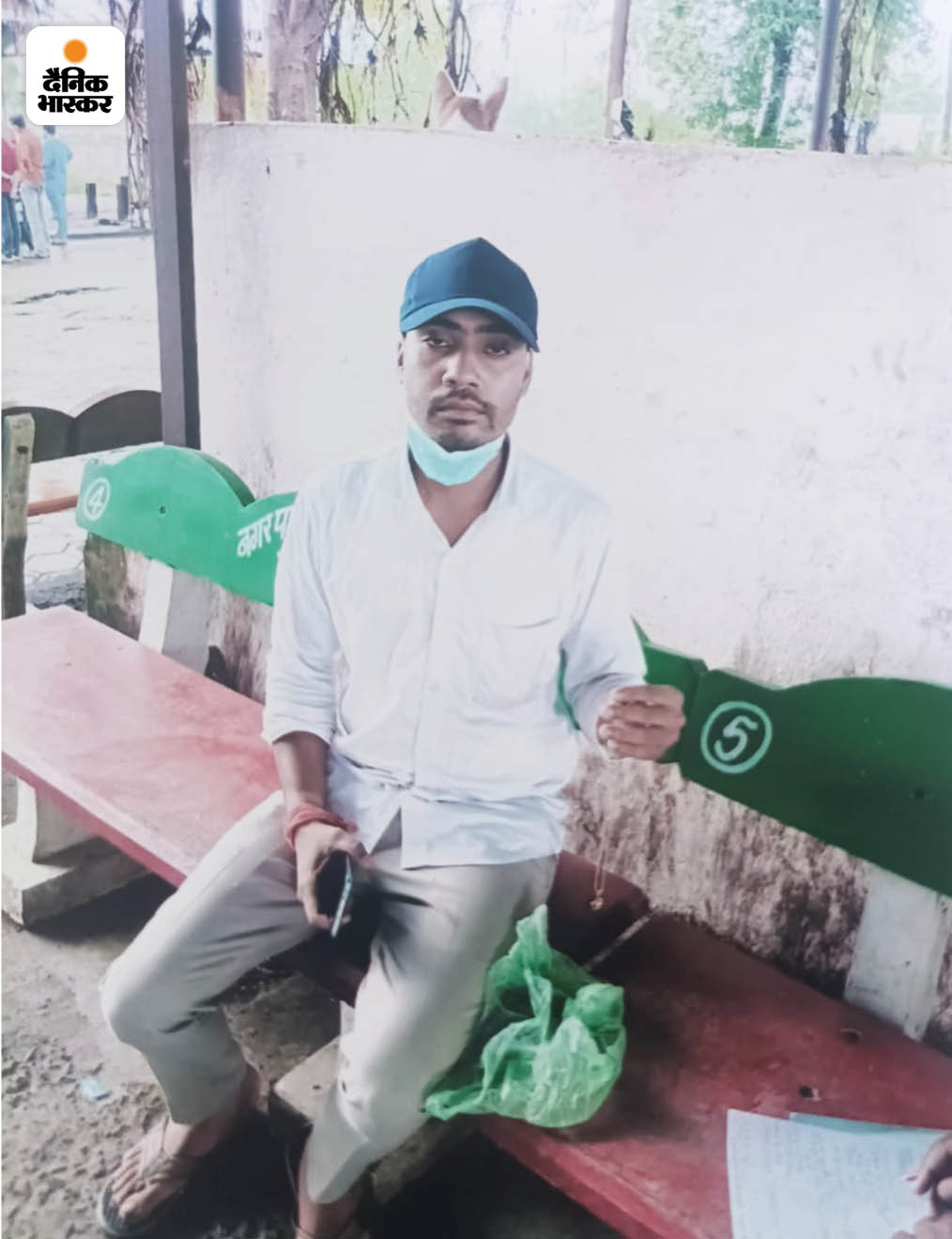 जिस शव को लावारिस समझ दफना दिया गया था, उसके गले में मिली सोने की चेन के आधार पर तहसीलदार के बेटे ने शव उनके पिता का होने की पुष्टि की।
