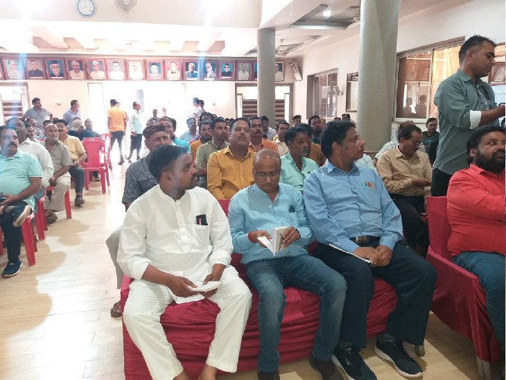 रूबरू कार्यक्रम में आए आमजन और पूछे समस्याओं पर सवाल।