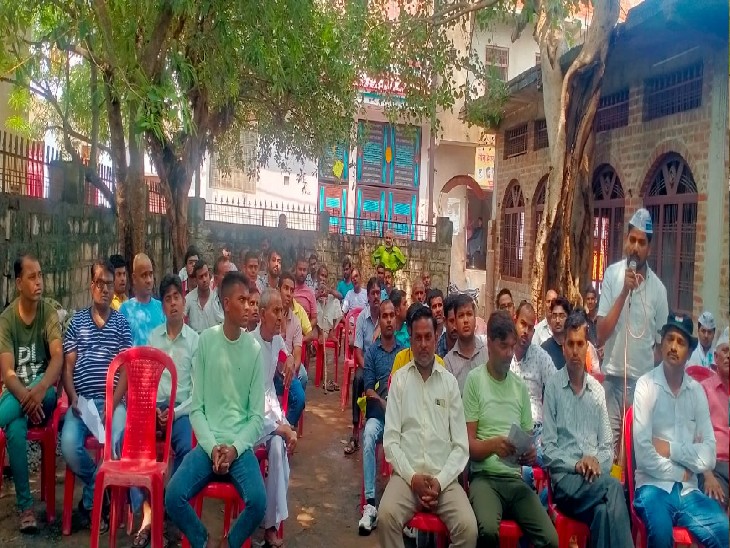 दैनिक भास्कर के रूबरू में उपस्थित वार्ड वासी।