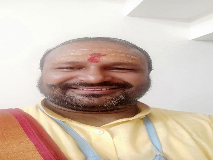 प्राचीन शिव मंदिर राजीव कॉलोनी के आचार्य सर्वेश पांडेय