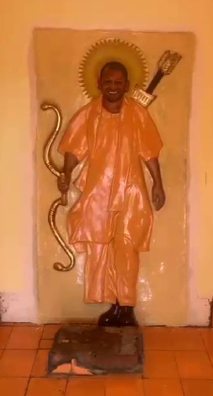 ये मृर्ति मंदिर के अंदर स्थापित की गई थी, जो अब गायब बताई जा रही है।