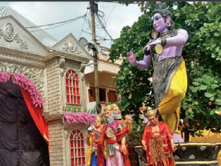 माता चौक पर पंडाल में प्रवेश करते ही शिव तांडव की झांकी नजर आएगी। - Dainik Bhaskar