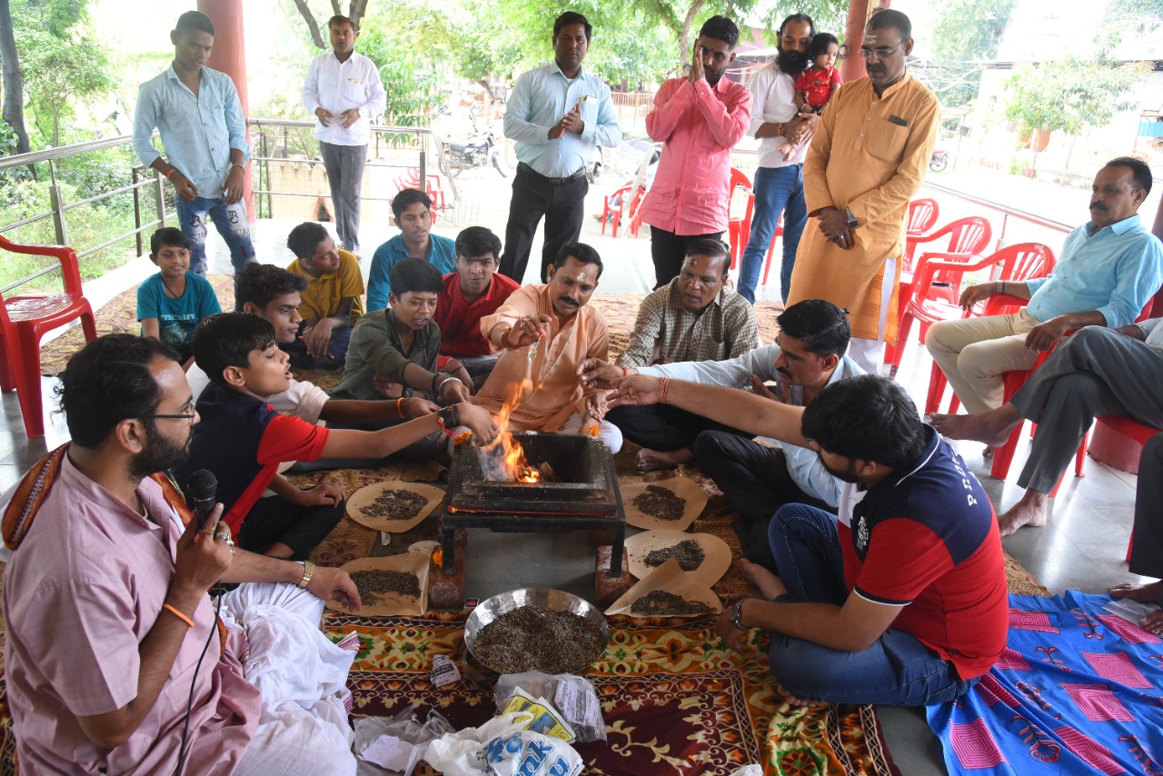 मृत आत्माओं की शांति के लिए सेवा समिति ने किया श्राद्ध कर्म। - Dainik Bhaskar