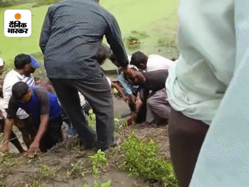 Lucknow (UP) Road Accident; Ten Killed As Tractor Fall In Pond ...