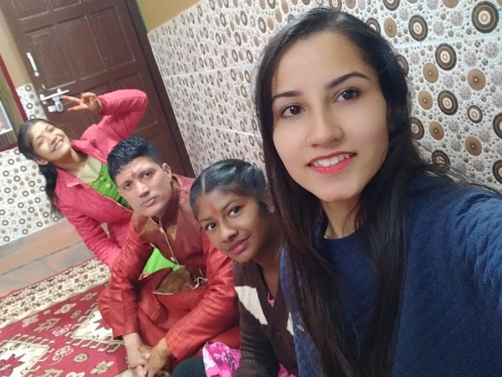 अपने फैमिली मेंबर्स के साथ अंकिता।