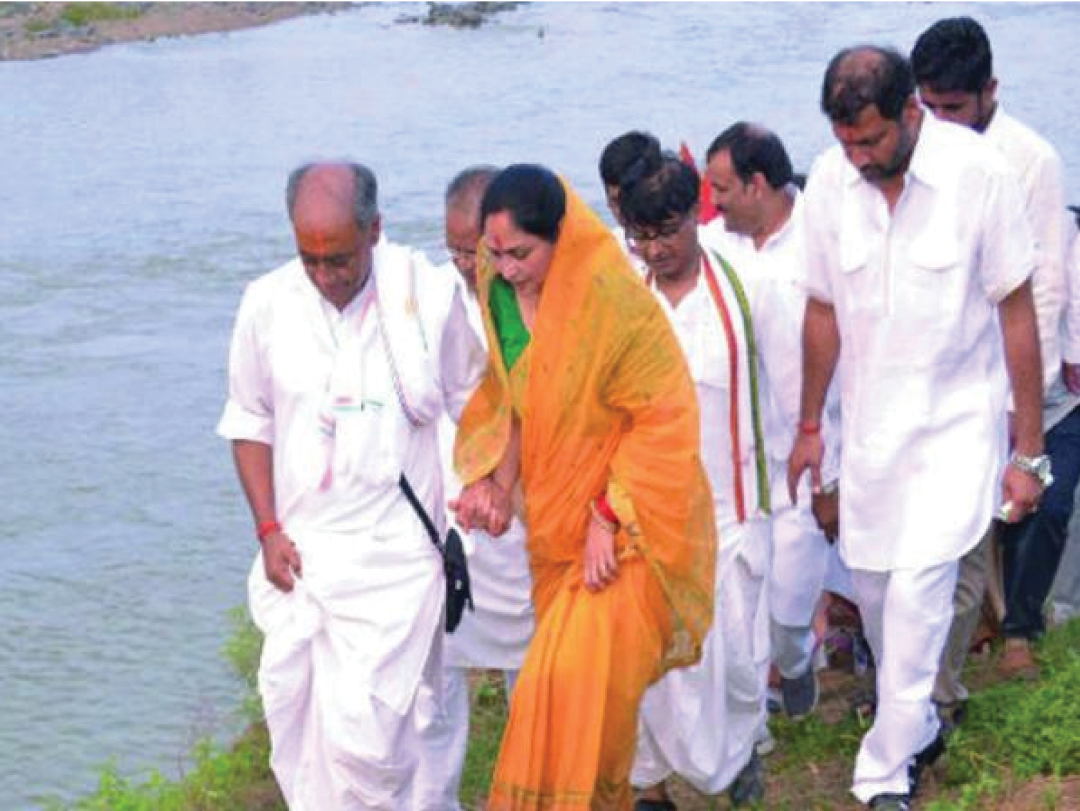 दिग्विजय सिंह ने चार साल पहले अपनी पत्नी अमृता के साथ नर्मदा परिक्रमा की थी। 192 दिन में उन्होंने 3,300 किलोमीटर की यात्रा पैदल की थी। इससे अंदाजा होता है कि वे उम्र के सातवें दशक में भी फिट हैं।