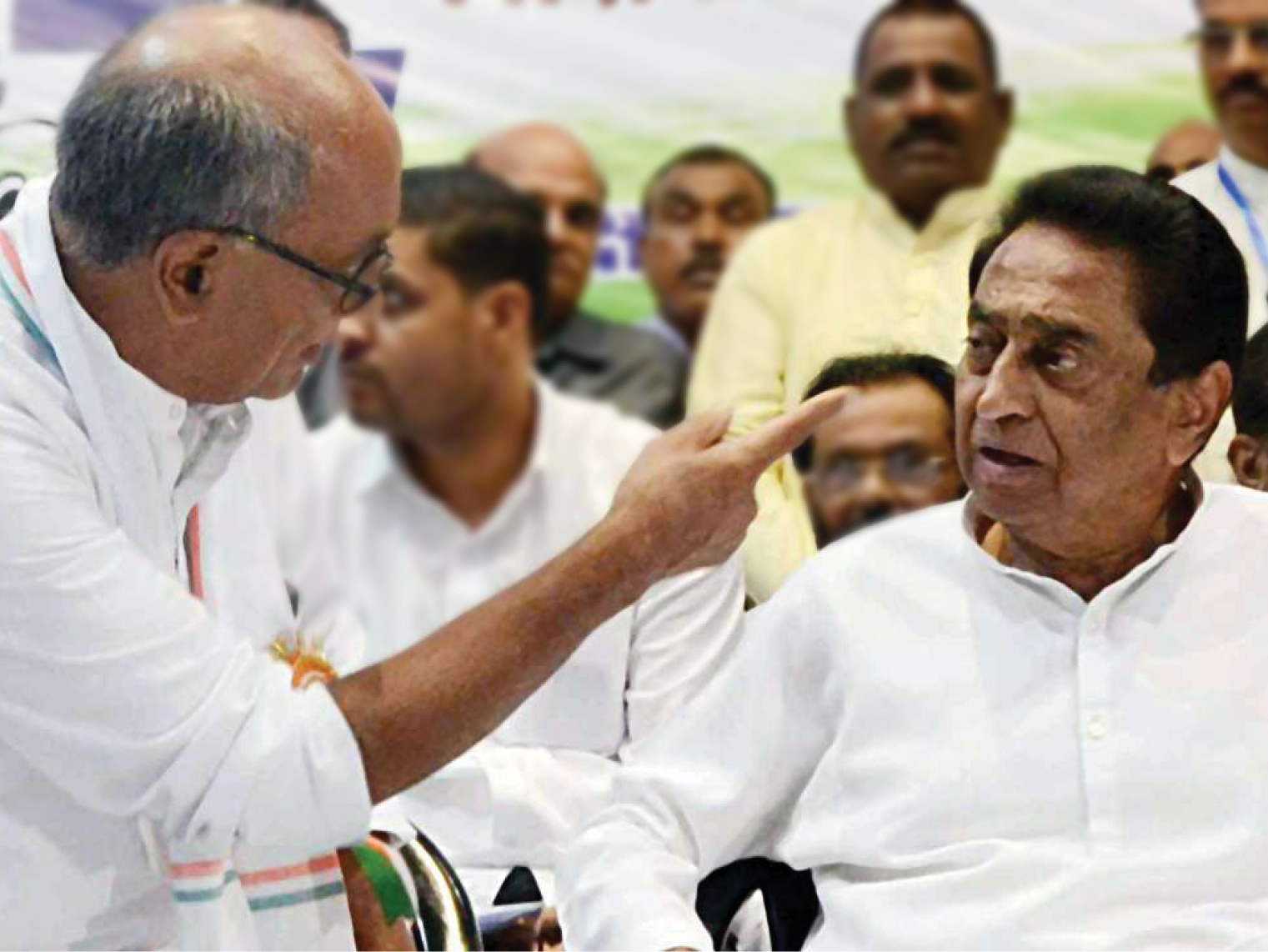 दिग्विजय और कमलनाथ दोनों कांग्रेस के वफादार नेताओं में गिने जाते हैं। कमलनाथ की नजर मप्र पर टिकी हुई है। जानकार मानते हैं कि बड़ा सवाल यह है कि यदि दिग्विजय को अध्यक्ष बनाया जाता है, तो कमलनाथ क्या दिग्गी की लीडरशिप में काम करेंगे।