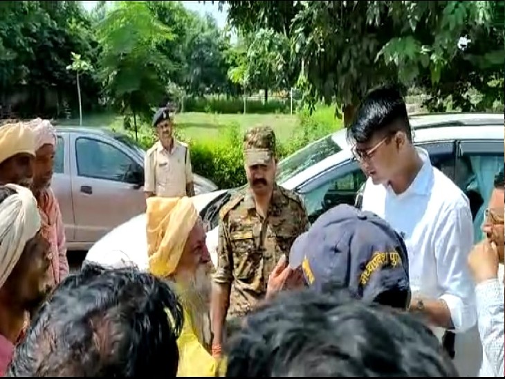 एसपी के सामने गिड़गिड़ाते सपेरे