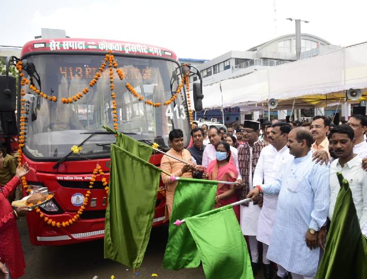9 सितंबर को भोपाल में 40 नई सीएनजी बसों को हरी झंडी दिखाई गई थी।