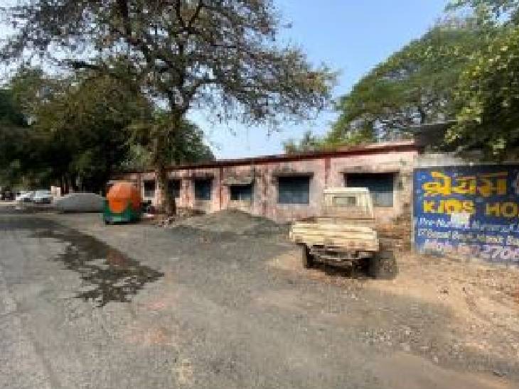 वर्तमान में ऐसी है स्कूल भवन की स्थिति।