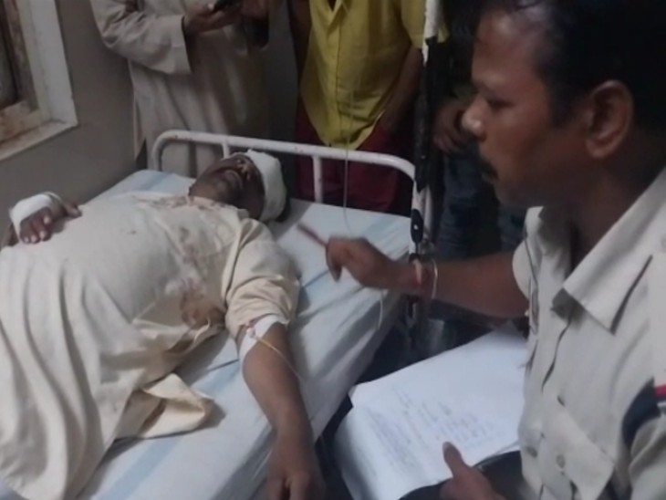 भाजपा अल्पसंख्यक मोर्चा जिलाध्यक्ष जाकिर बागड़ी का बयान लेती पुलिस। - Dainik Bhaskar