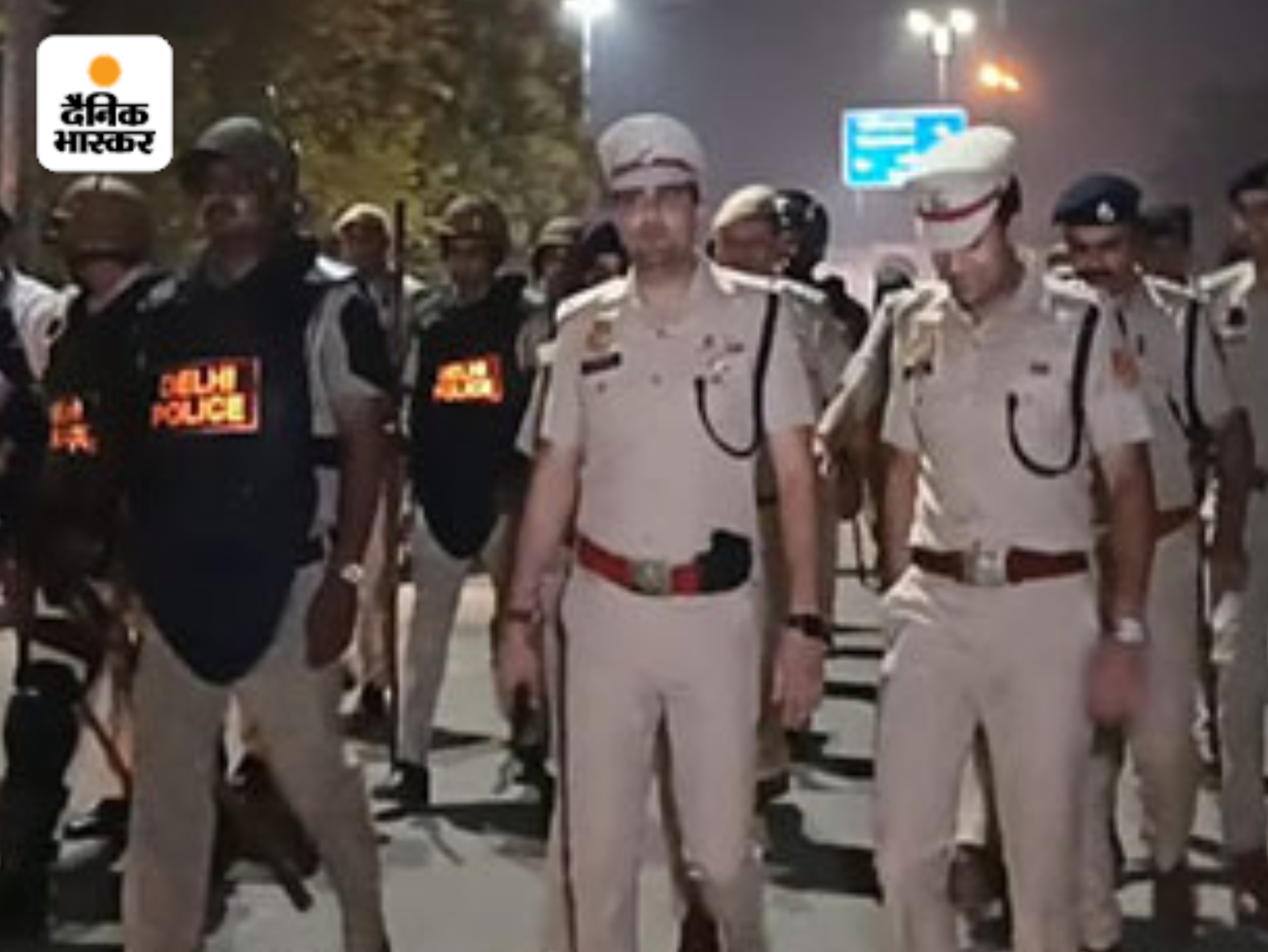 राजधानी के संवेदनशील इलाकों में अतिरिक्त पुलिस बल भी तैनात होगा ताकि माहौल बिगड़ने पर तुरंत कार्रवाई की जा सके। - Dainik Bhaskar