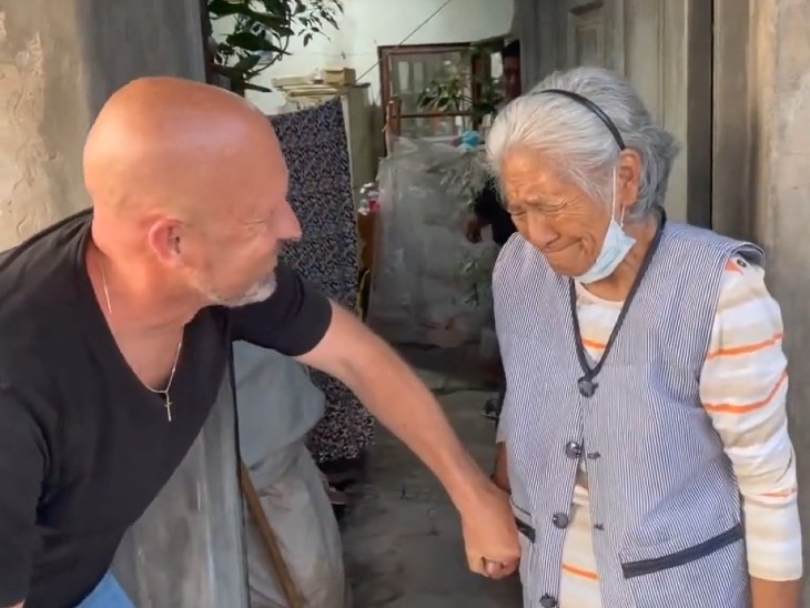 हुआनितो ने जब एना को अपनी पहचान बताई, तो वे अपने आंसू नहीं रोक पाईं।