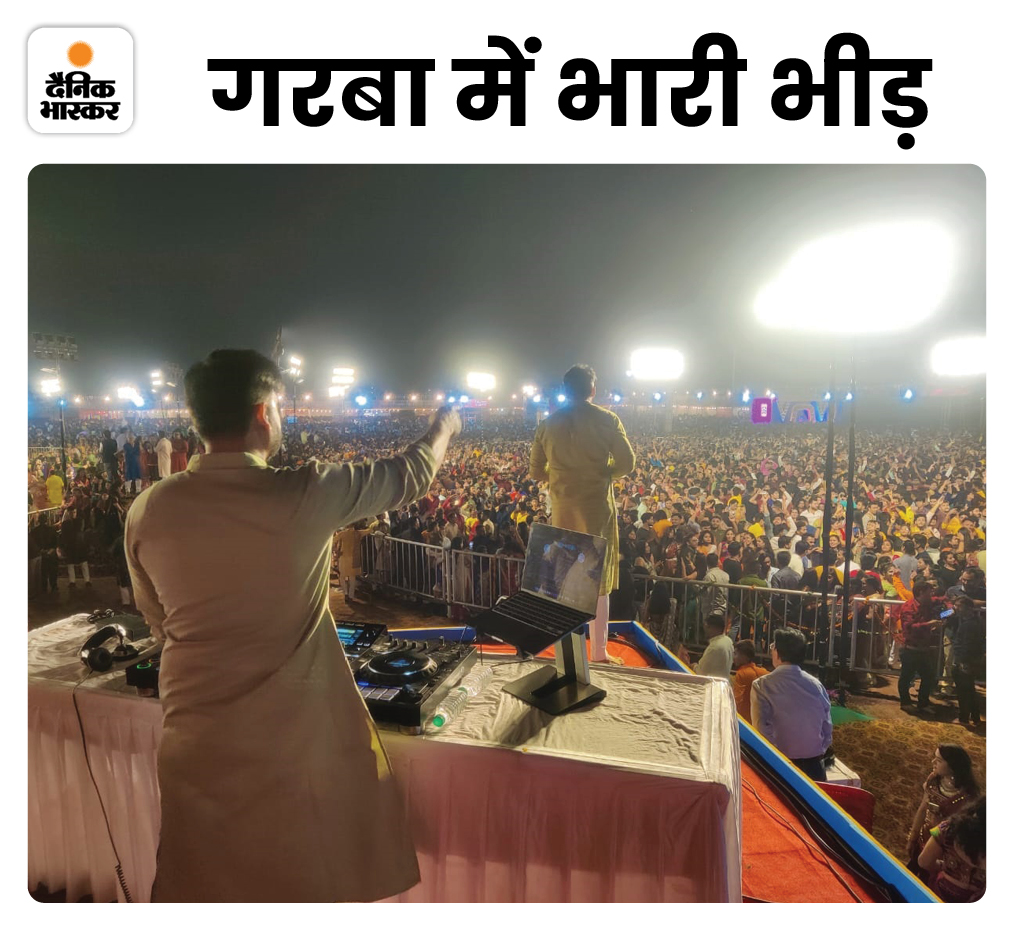 गरबोत्सव के दूसरे दिन पांडाल में पार्टिसिपेंट्स के साथ दर्शकों की भी भीड़ उमड़ पड़ी। इस दौरान सभी का उत्साह देखते ही बन रहा था। सभी मस्ती में झूमते-गाते नजर आ रहे थे।