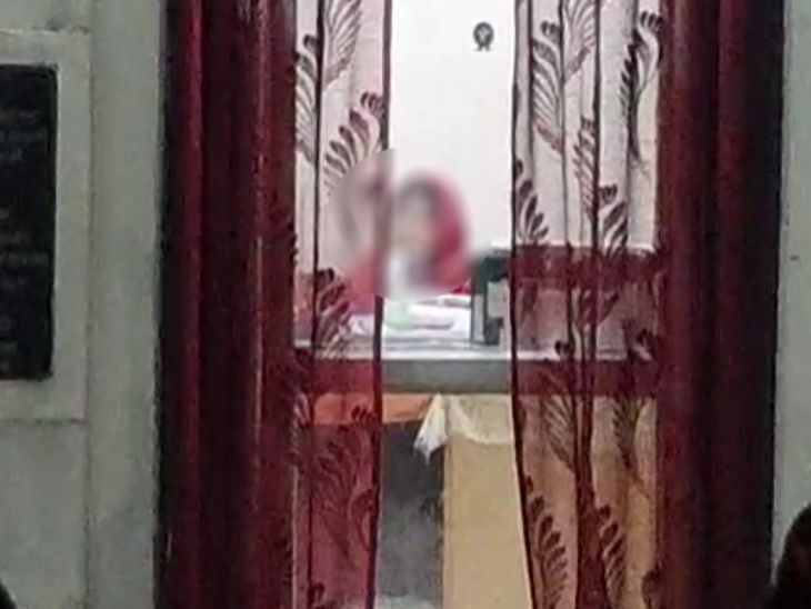 लेडी कॉन्स्टेबल ने शपथ पत्र देकर TI को पिता तुल्य बताया था। हालांकि बाद में रेप का केस दर्ज करवाया।