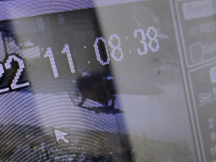 एसिड अटैक करने के बाद बदमाश बाइक पर भागता हुआ CCTV में कैद हुआ।