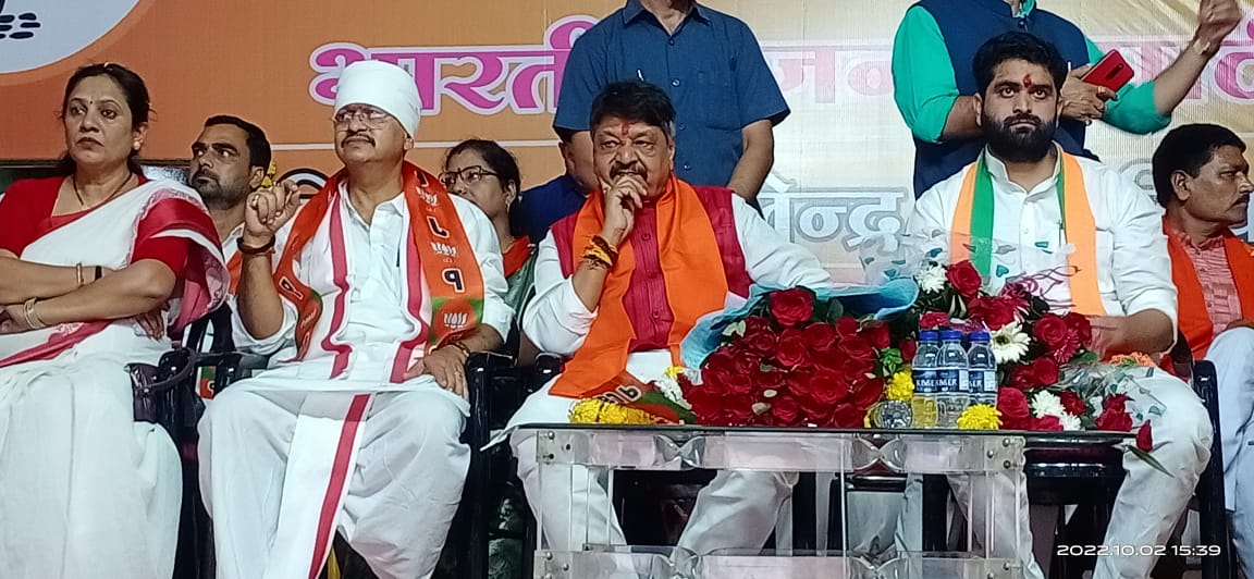 भाजपा के कार्यकर्ता सम्मलेन में शामिल हुए राष्ट्रीय महासचिव विजयवर्गीय।