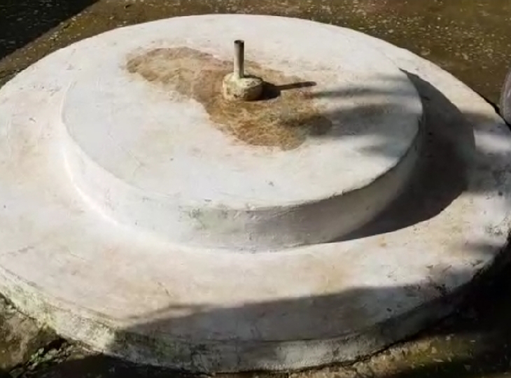 इसी जगह गांधी जी की भस्म कलश को दफनाया गया है।