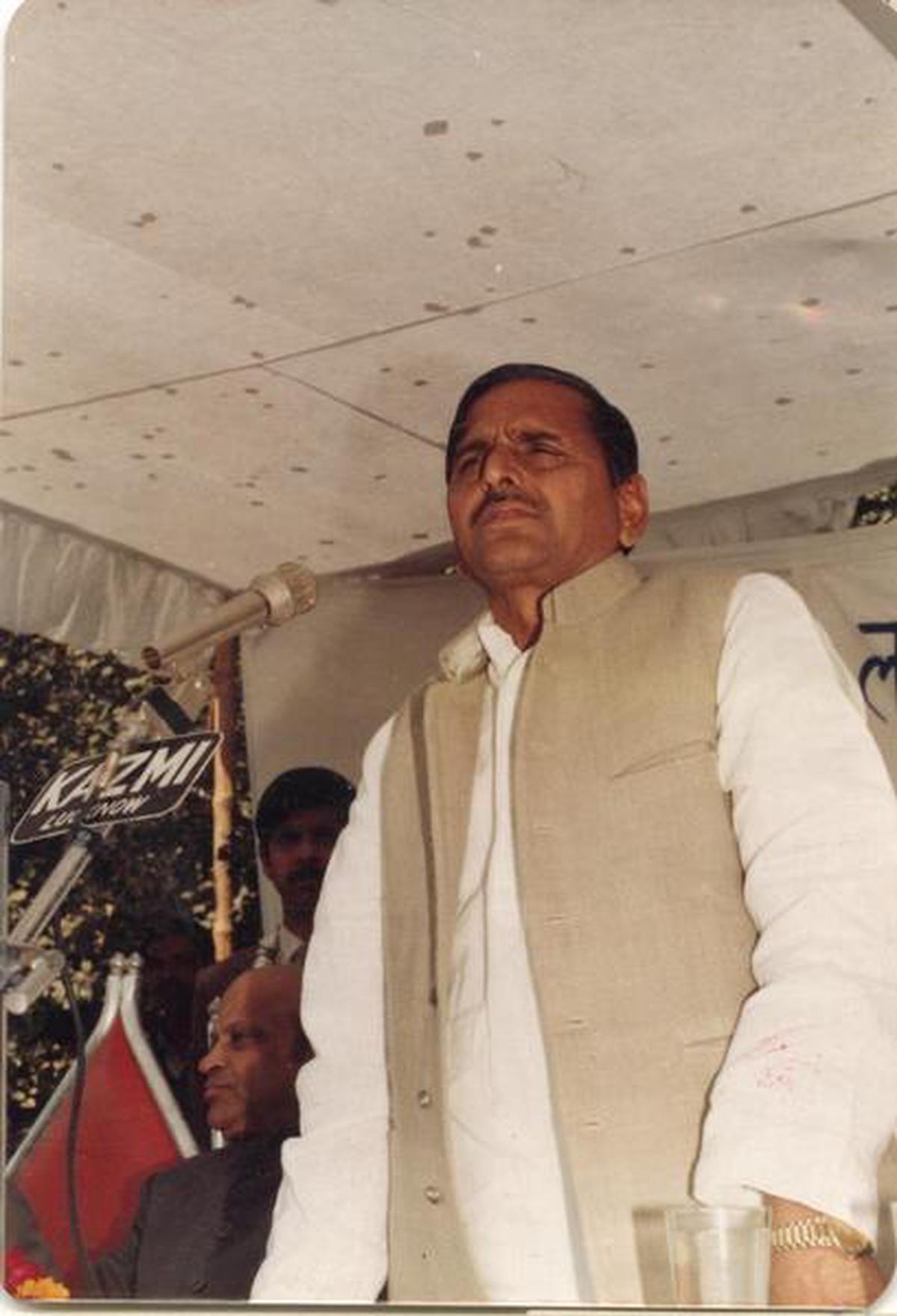 राजनीति में एंट्री करने के 20 साल बाद मुलायम सिंह यादव उत्तर प्रदेश के मुख्यमंत्री बने।