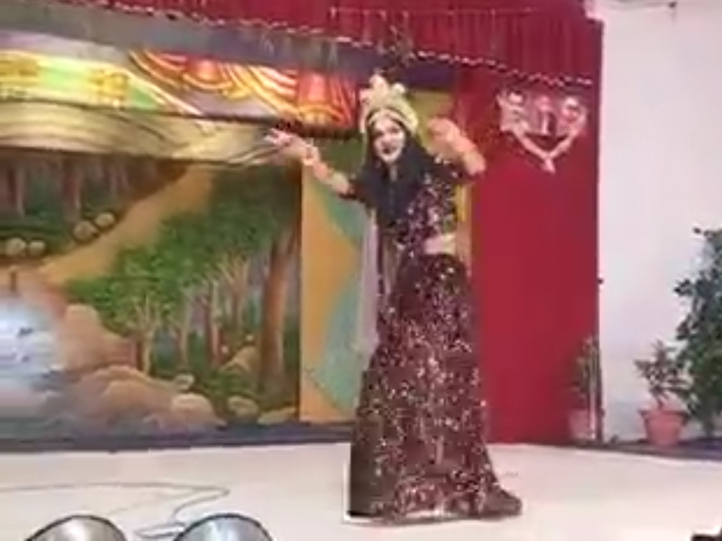 नौगांव में राम लीला के दौरान भगवान लक्ष्मण को रिझाने के लिए मंच पर डांस करती सूपर्नखा।