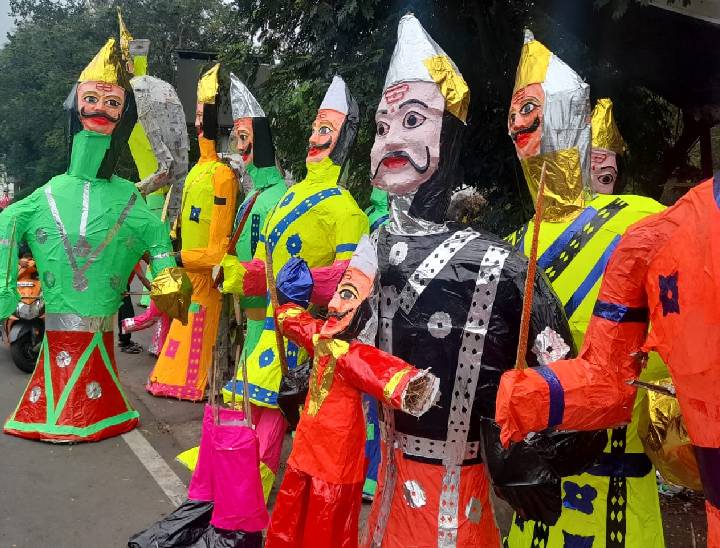 भोपाल के बांसखेड़ी में लगा रावण के पुतलों का मार्केट।