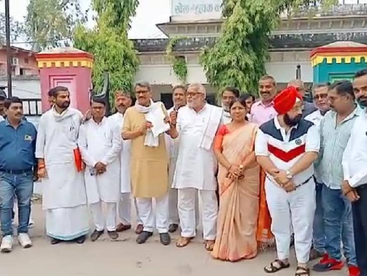 जिला कांग्रेस कमेटी ग्रामीण ने सौंपा ज्ञापन
