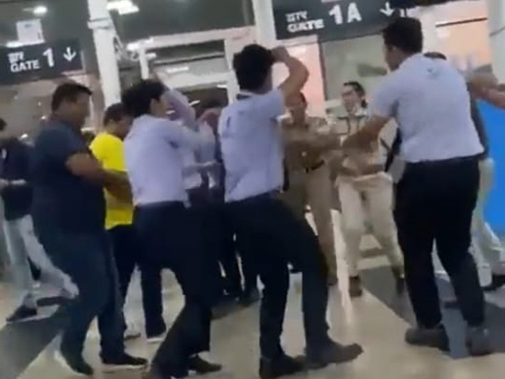 शाम 6:45 के बजाय 7:05 बजे टेकऑफ हुई अहमदाबाद फ्लाइट। - Dainik Bhaskar