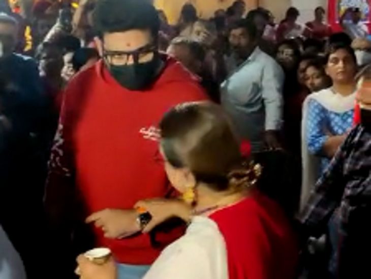 अभिषेक मां की पूजा करने के बाद यहां से अपनी मौसी के घर रवाना हो गए।