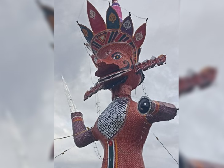 रावण का पुतला।