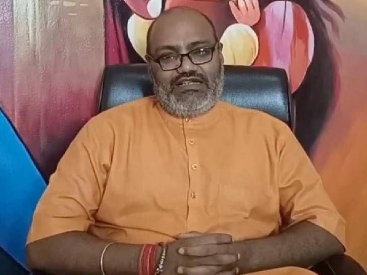 महामंडलेश्वर यति नरसिंहानंद गिरि ने फिल्म पर तीखी प्रतिक्रिया दी है।