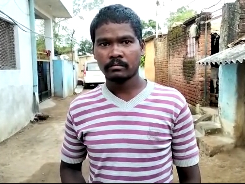 बच्चे का पिता सुखलाल बैगा।