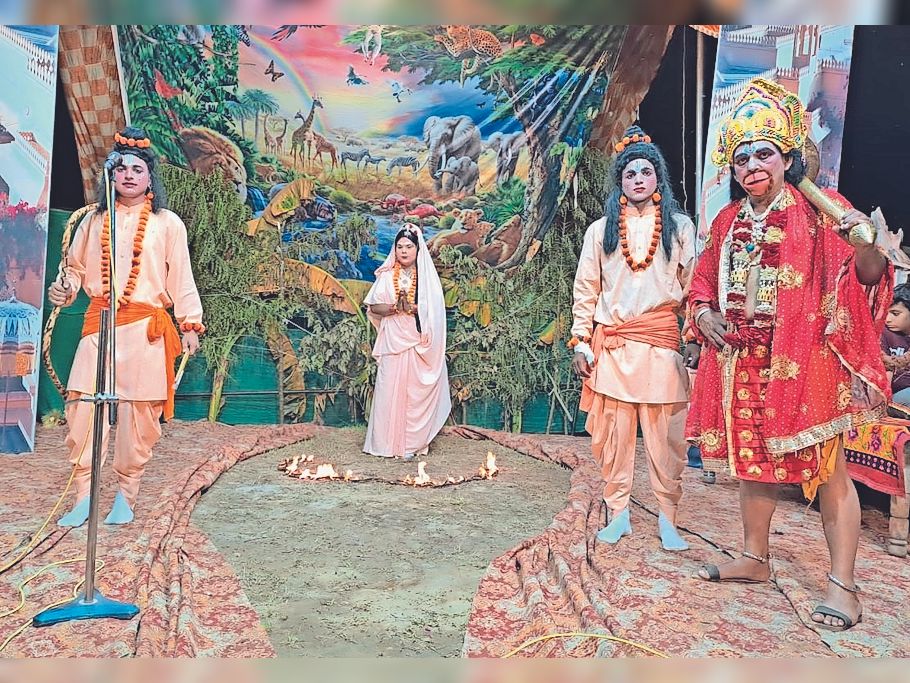 सीता की अग्नि परीक्षा के बाद राम ने किया सीता को स्वीकार, लंका से लौटे ...