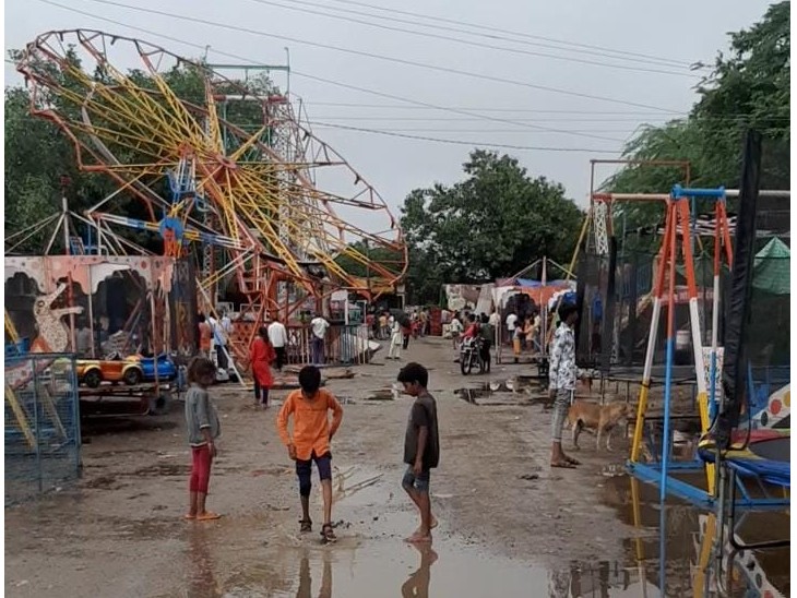 घोसुण्डा में तीन दिन का मेला लगता है।