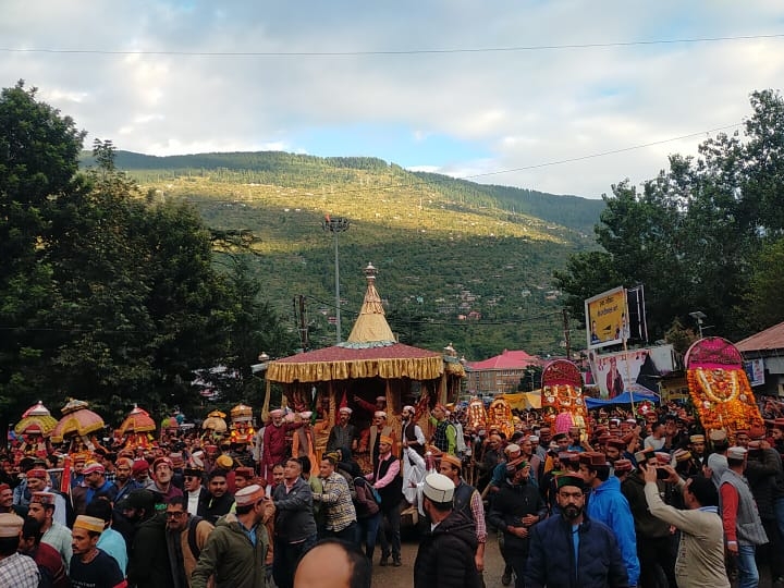 Kullu: Rath Yatra of Lord Raghunath took out on the last day | अंतिम ...