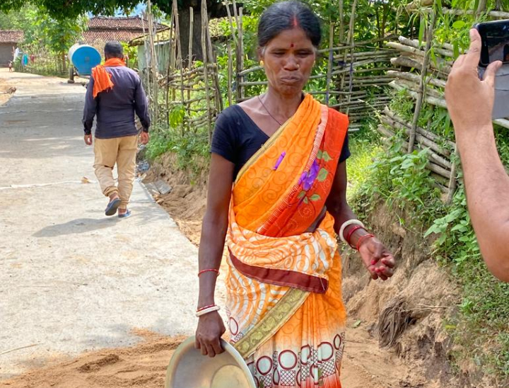 Eighth's mother is doing sand lifting in the same road construction, which is being built in the name of her daughter.