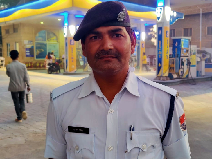 ट्रेफिक पुलिस का बहादुर जवान चरण सिंह मीणा