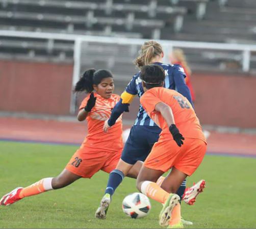 Eighth (leftmost) is the captain of the U-17 women's football team. His younger sister also plays football.