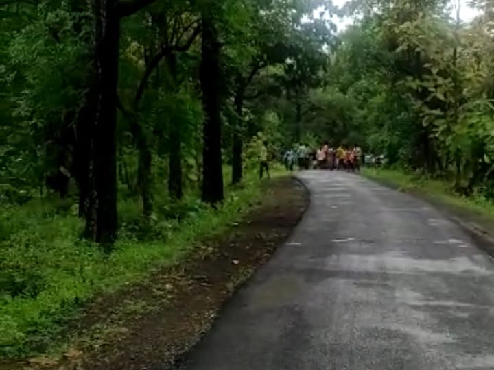 अमले को मारने आई लोगों की भीड़