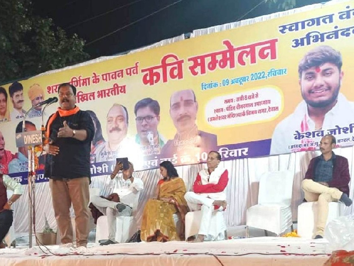 कवि पढ़ते हुए जगदीश सेन। - Dainik Bhaskar