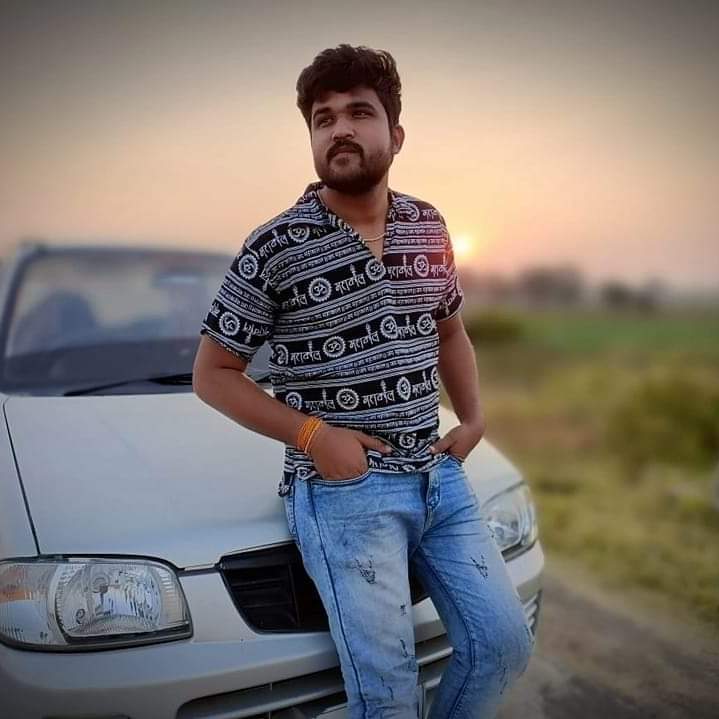 अंकित दुबे परिजनों से शाम को घूमने की बात कहकर निकला था।