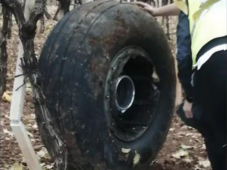 The tire of the plane weighing 100 kg was found by the ground team from a vineyard near the airport.