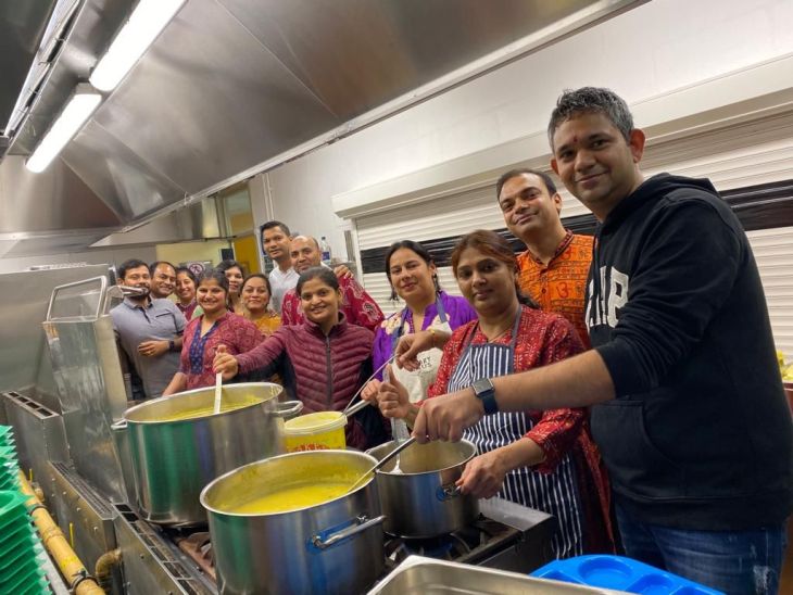 ग्रुप के सदस्यों ने प्रसादी बनाई। शनिवार और रविवार को प्रसादी का अयोजन किया गया।