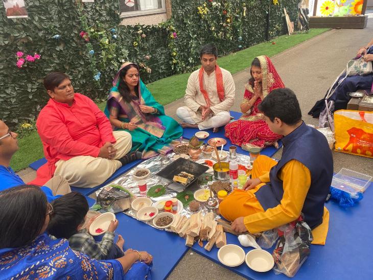 परिवारों ने अखंड रामायण के पाठ के बाद हवन भी किया।