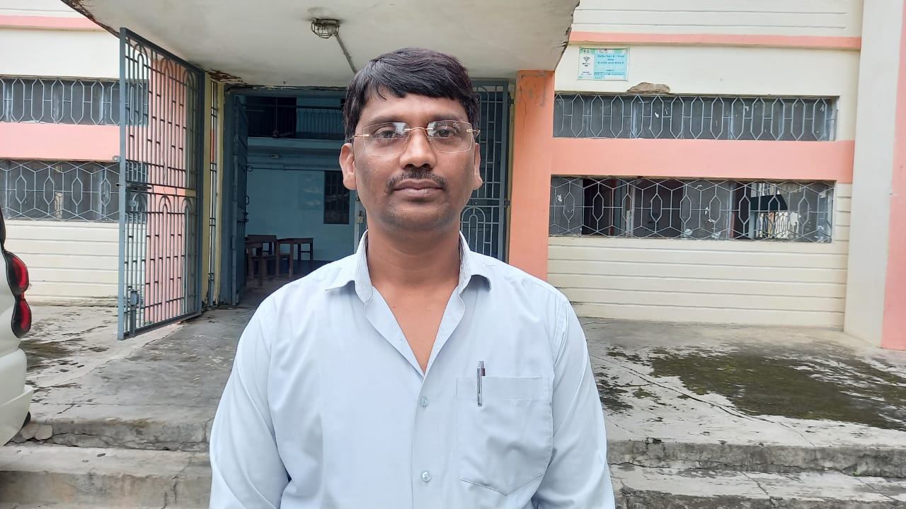 कमल किशोर का असिस्टेंट प्रोफेसर के पद पर चयन हुआ है।
