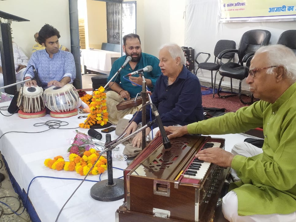 Singer Pt International singer Pt. Sajan Mishra's colorful presentation of ...