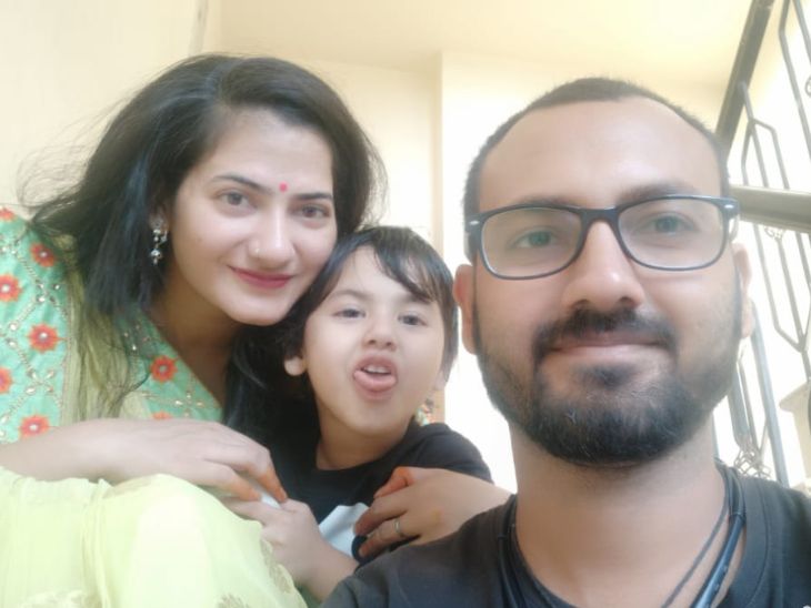 कमलेश की सफलता में पत्नी पूजा जांगिड़ का भी बहुत बड़ा योगदान है। इनकी बेटी स्वस्ति जांगिड़ भी इनकी इस कला को सीख रही है।