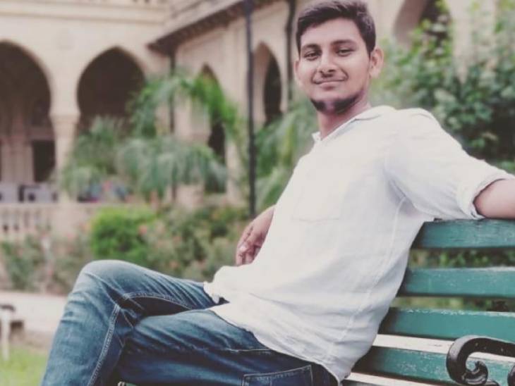ये तस्वीर छात्र गौरव की है। उसकी तबीयत बिगड़ने पर अस्पताल में भर्ती कराया गया है।